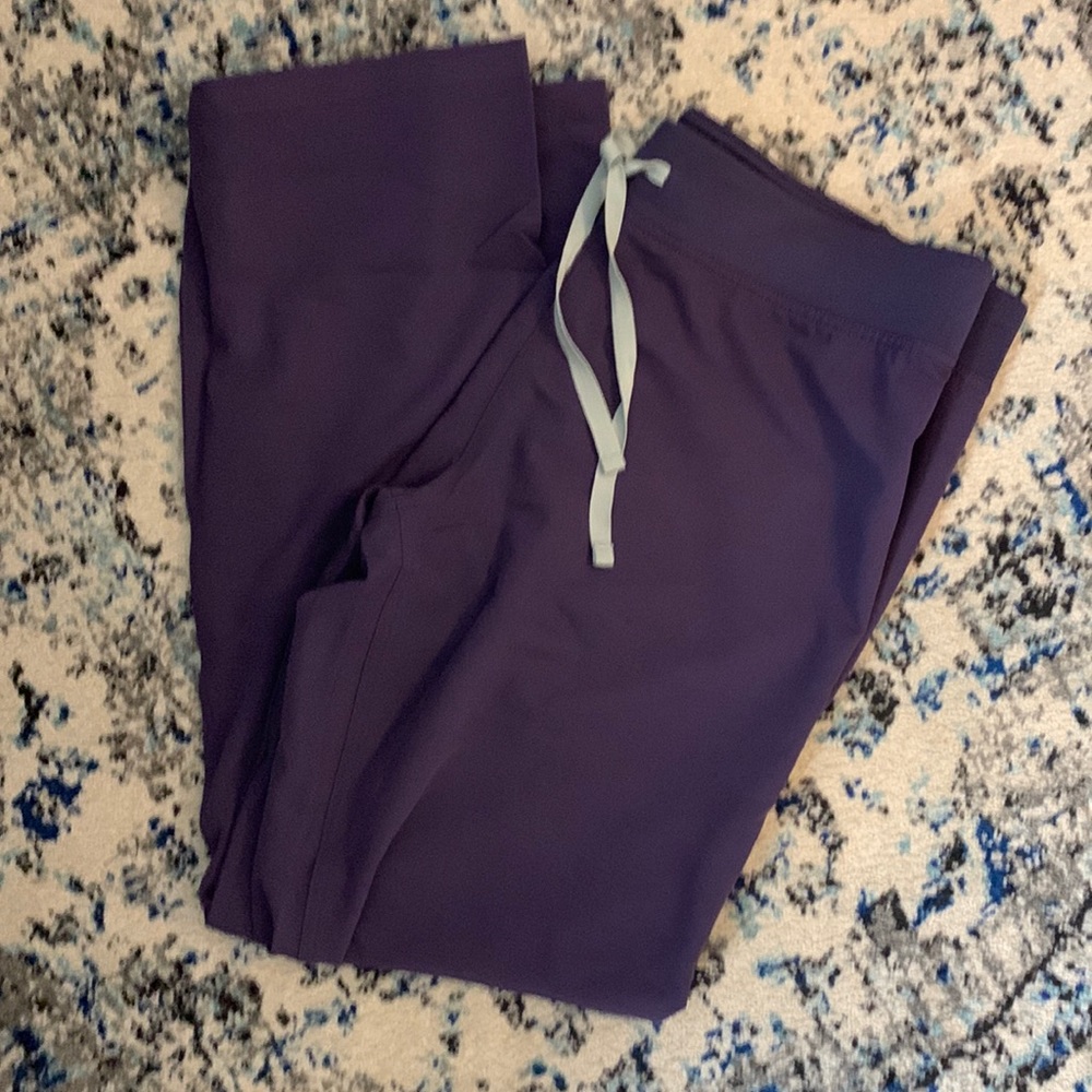 Figs grape Livingston scrubs-never worn!